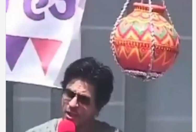 shahrukh khan celebrate janmashtami at his house mannat