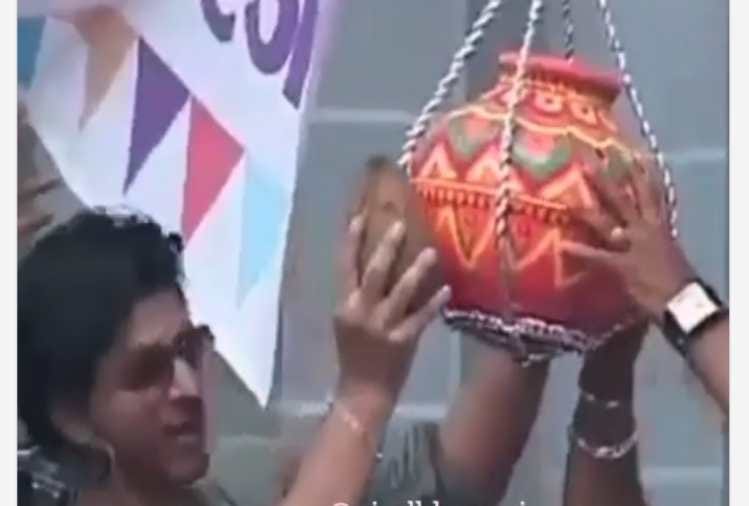 shahrukh khan celebrate janmashtami at his house mannat