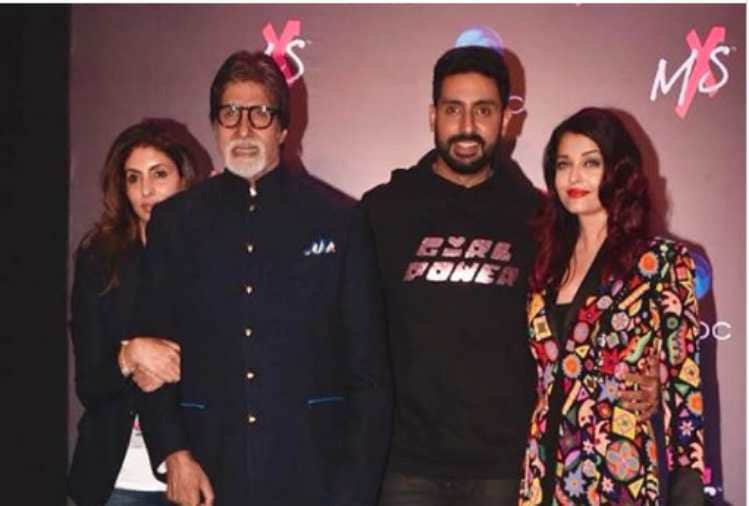 abhishek bachchan ignore karisma kapoor infront of his wife shweta hugs her