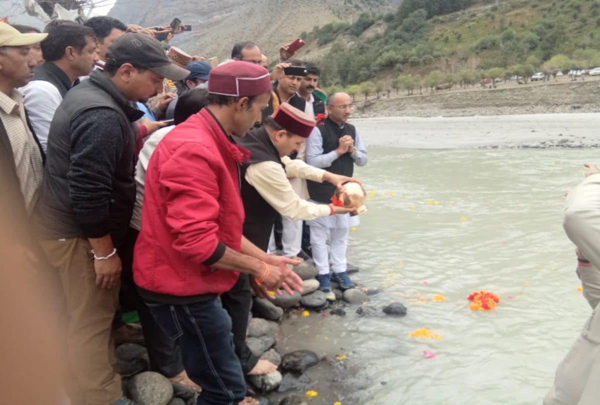 mortel remains of atal bihari vajpayee Immersed  in chandrabhaga sangam at tandi