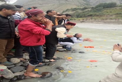 mortel remains of atal bihari vajpayee Immersed  in chandrabhaga sangam at tandi