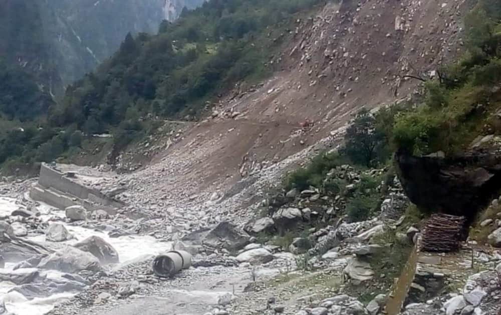 char dham yatra 2019 badrinath highway closed in lambagar danger in photos