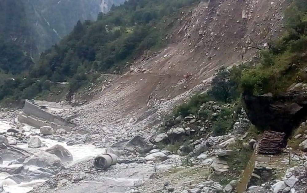 chardham yatra 2018 badrinath highway blocked lambagad