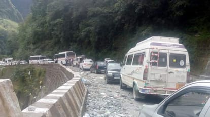 chardham yatra 2018 badrinath highway blocked lambagad