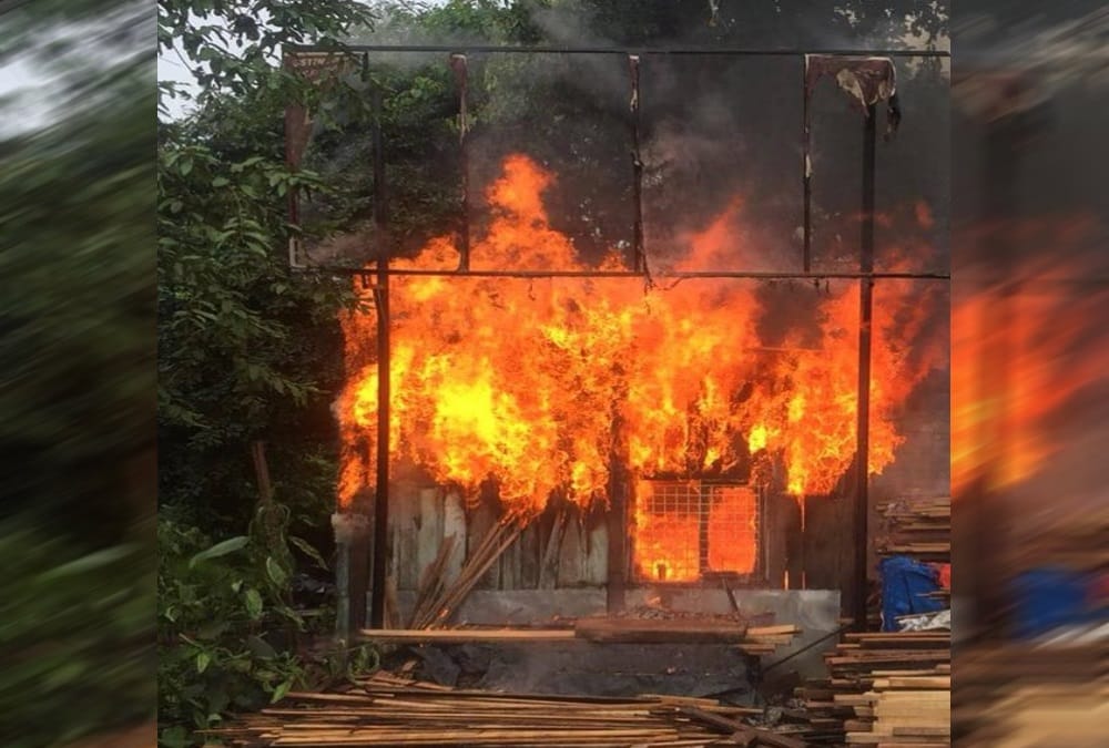 Fire broke out in furniture godown in dehradun