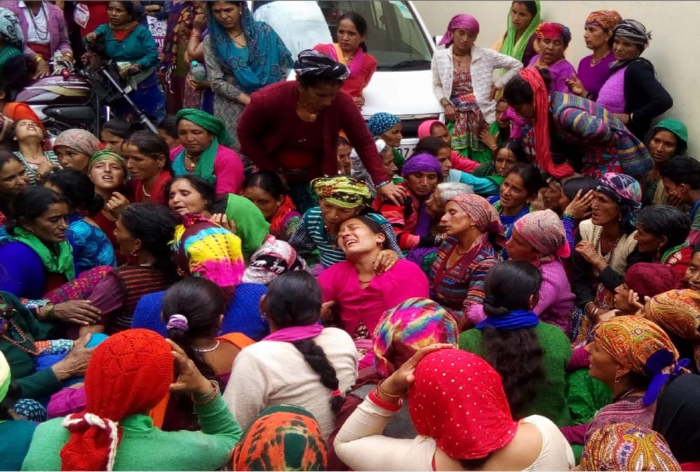 Whole Family Funeral painfull Photos after uttarkashi Accident