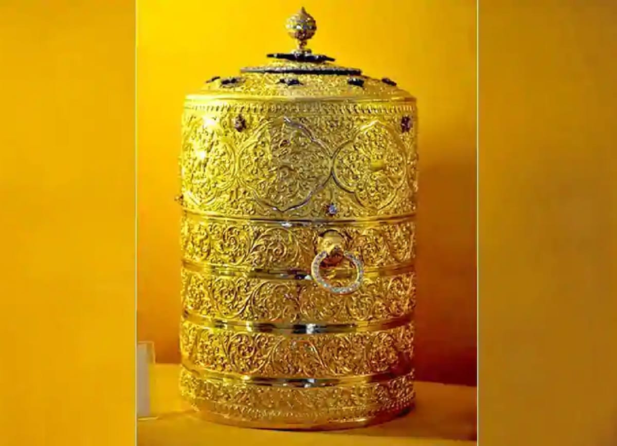 A tiffin box, saucer, cup and spoon made of gold were stolen from Nizam Museum of Hyderabad