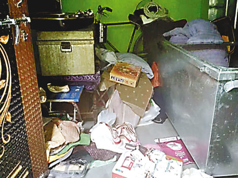 cash and jwellery theft from locked  house
