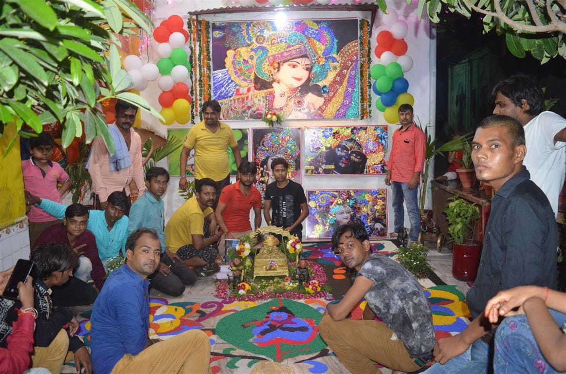 Kanhai, born at midnight, congratulates the house