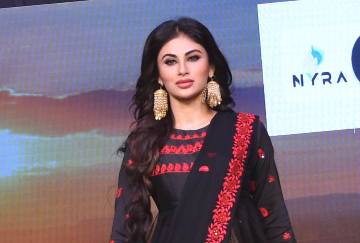Bollywood actress Mouni Roy statement about akshay kumar