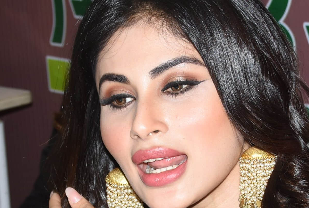 Bollywood actress Mouni Roy statement about akshay kumar