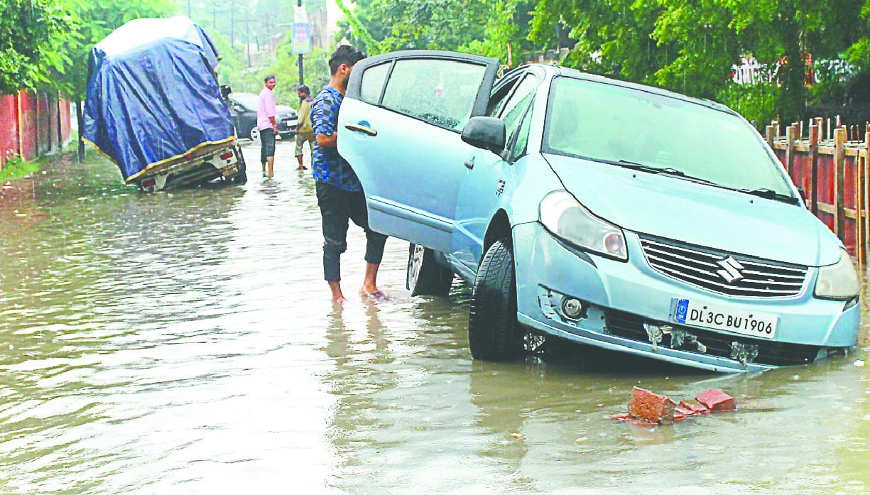 jamkar barse megh, jalbharaav se janjeevan thera