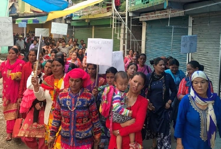 स्वास्थ्य सेवाओं को लेकर सैंज बाजार बंद