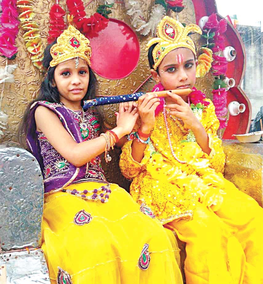 krishna born in during heavy rain, gave congrates