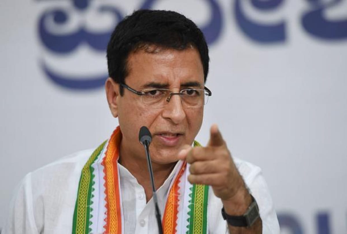 randeep surjewala syas attacks pm modi over fall of indian currency