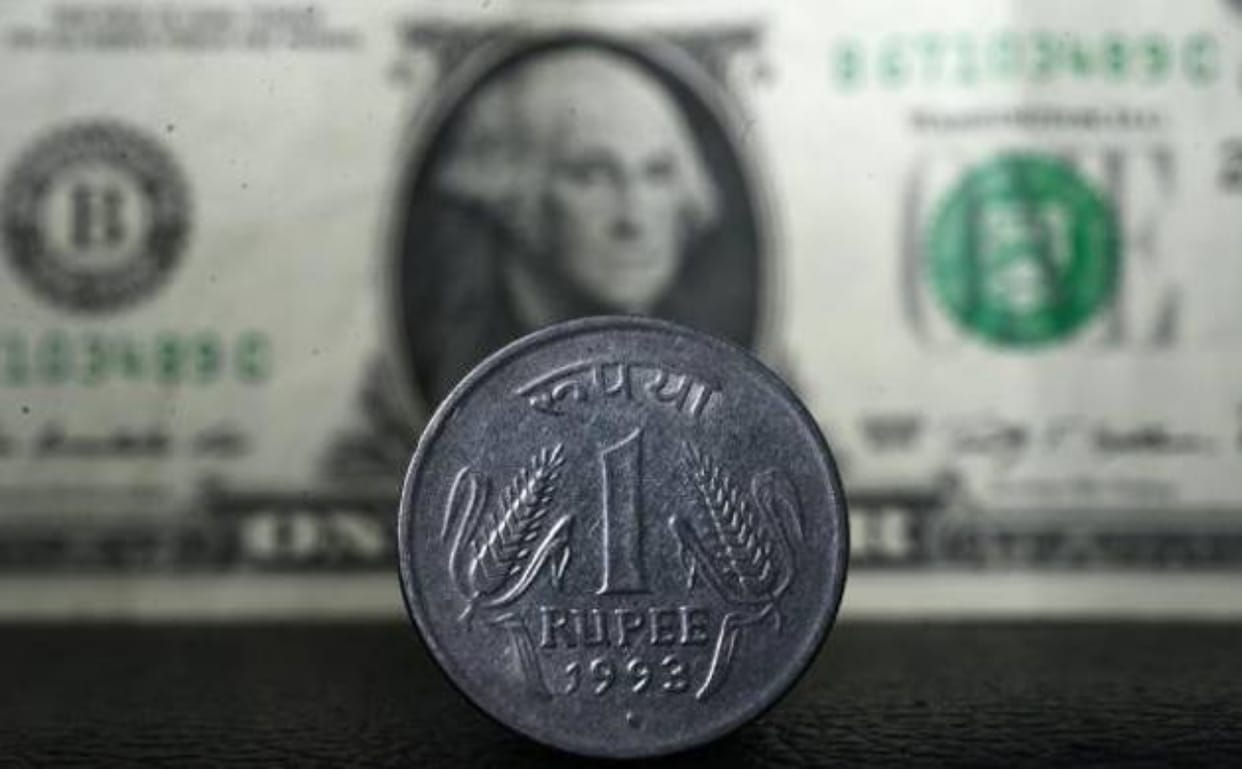 rupee becomes strong in comparison to Dollar, rupee becomes 69.94 in trade start off