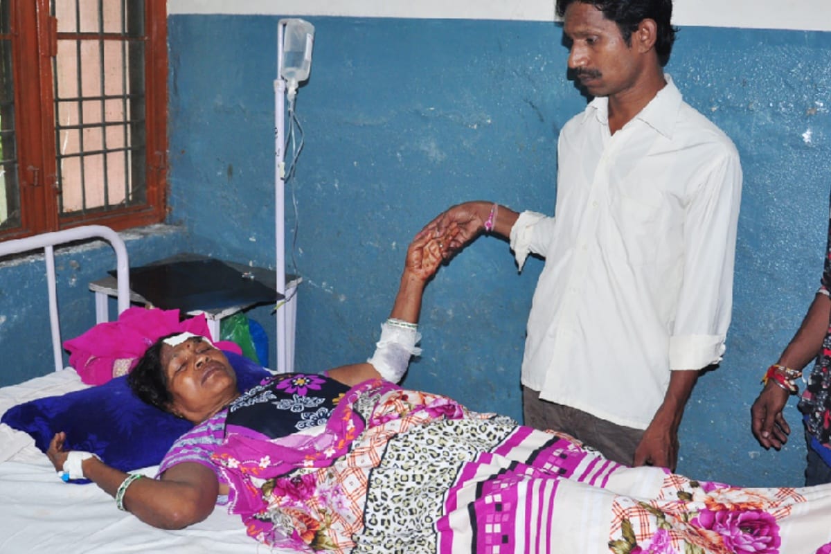 sevral people injured in mkatki fod program when linter felt down in saharanpur