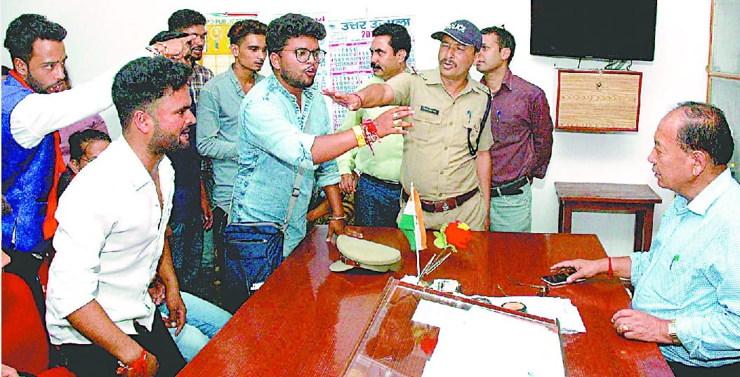 Student leaders ruckus after two factions