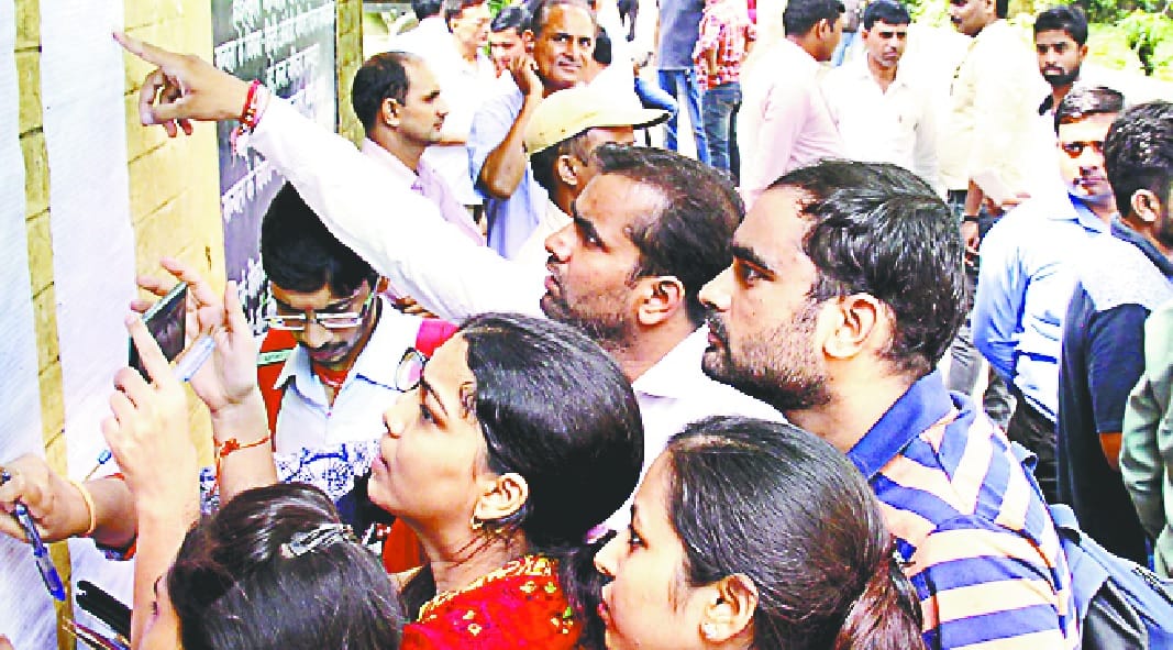देररात तक हुई छापेमारी, गिरफ्तारी एक नहीं