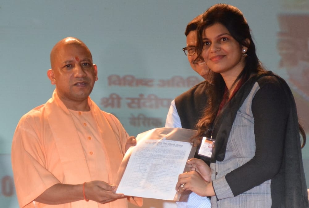 yogi adityanath distributes joining letter to newly appointed teachers.