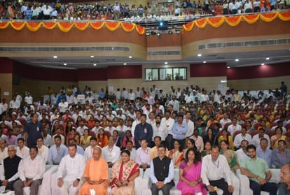 yogi adityanath distributes joining letter to newly appointed teachers.