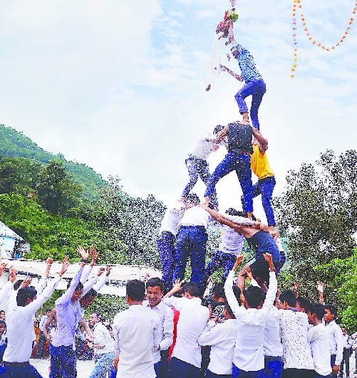 Haridutt Pant Inter College wins Dahi Handi Burst Competition