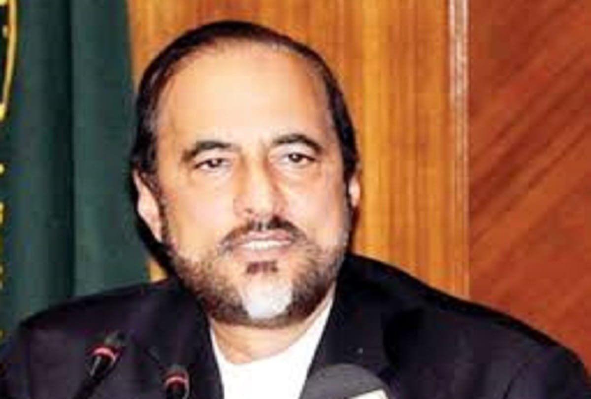 first setback to pak pm, advisor resigned in corruption case