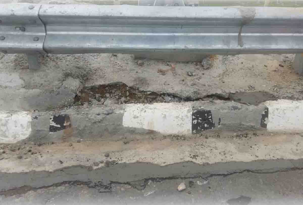 Cracks in Agra Lucknow express way in etawah