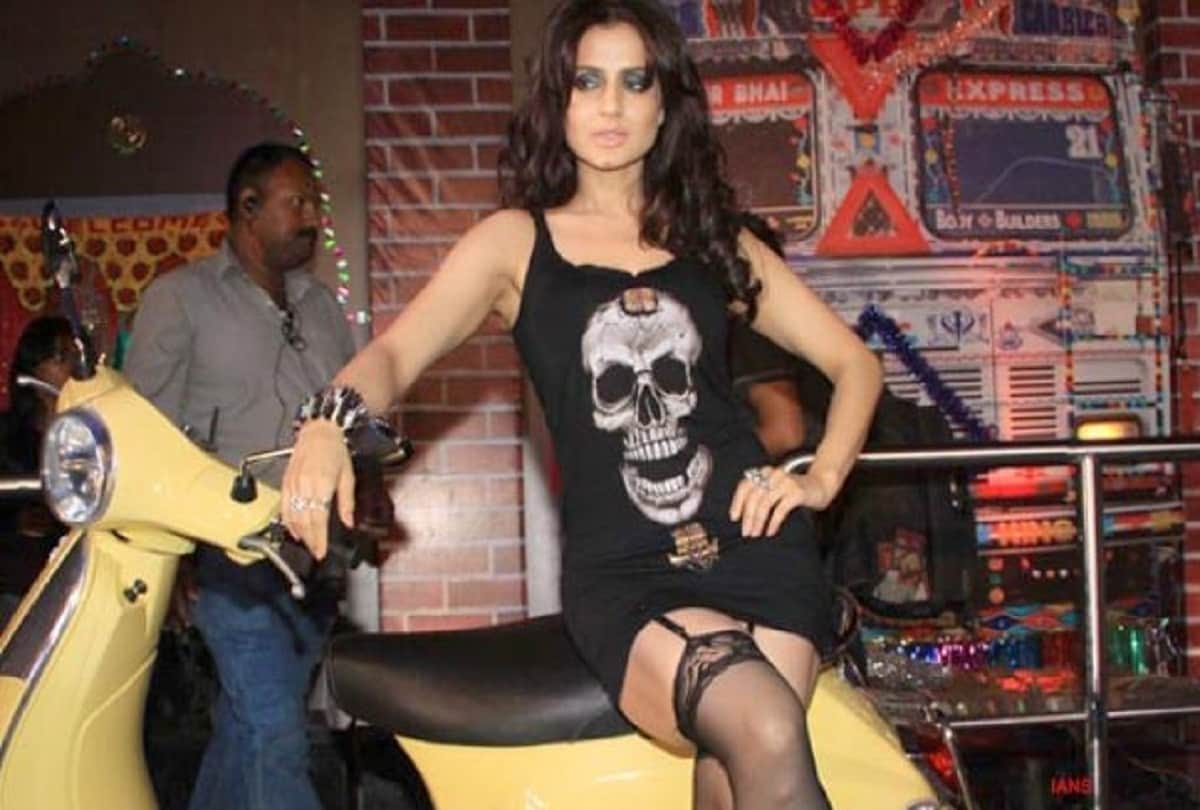 Amisha Patel gets trolled after she goes temple with short dress and shoes