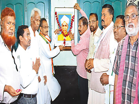 Glorification of the gurus