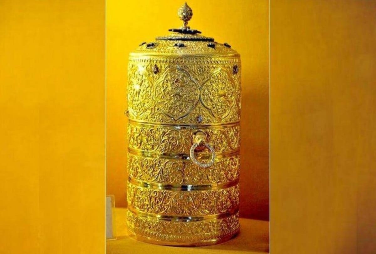 A lunch box and tea cup stolen after knowing the cost you will be shocked