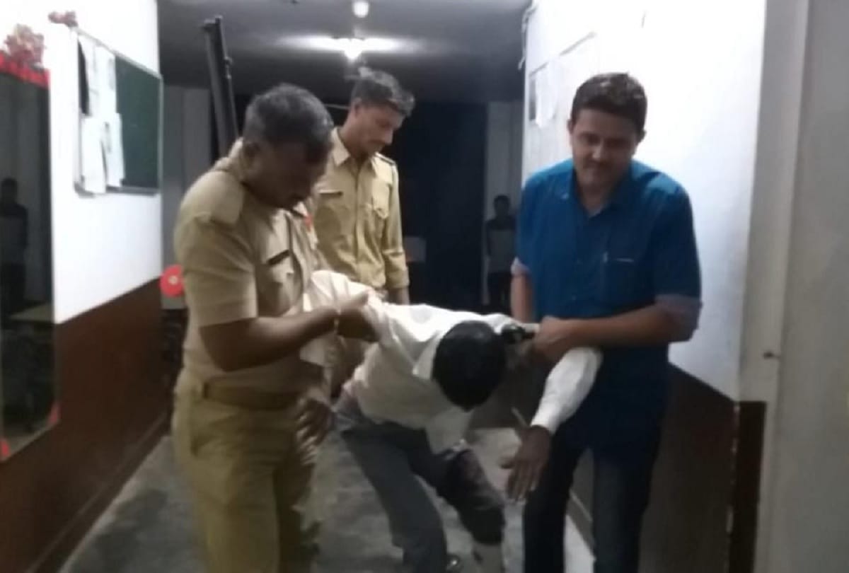 encounter between uttar pradesh police and criminals in khurja off bulandshahr
