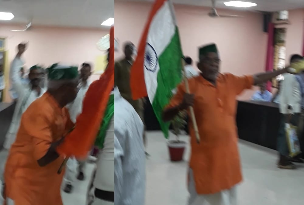 A farmer tried to set himself on fire in front of officers in lucknow.