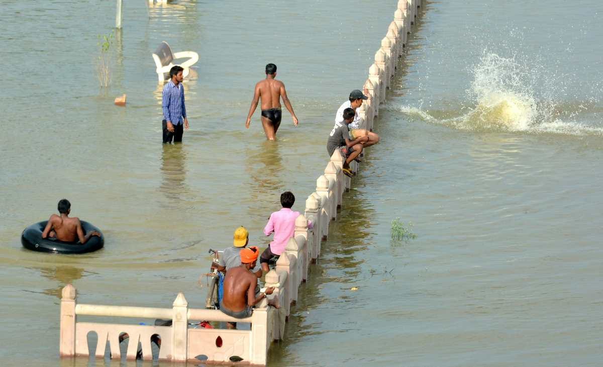 Purvanchal rivers water level increase several villages surrounded by floods