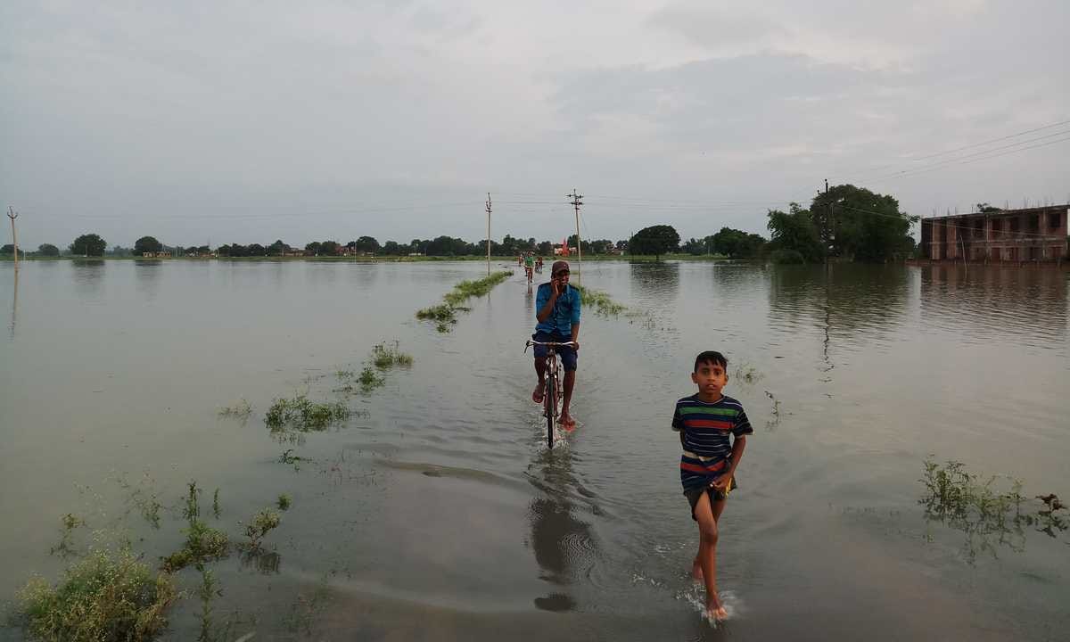 Purvanchal rivers water level increase several villages surrounded by floods