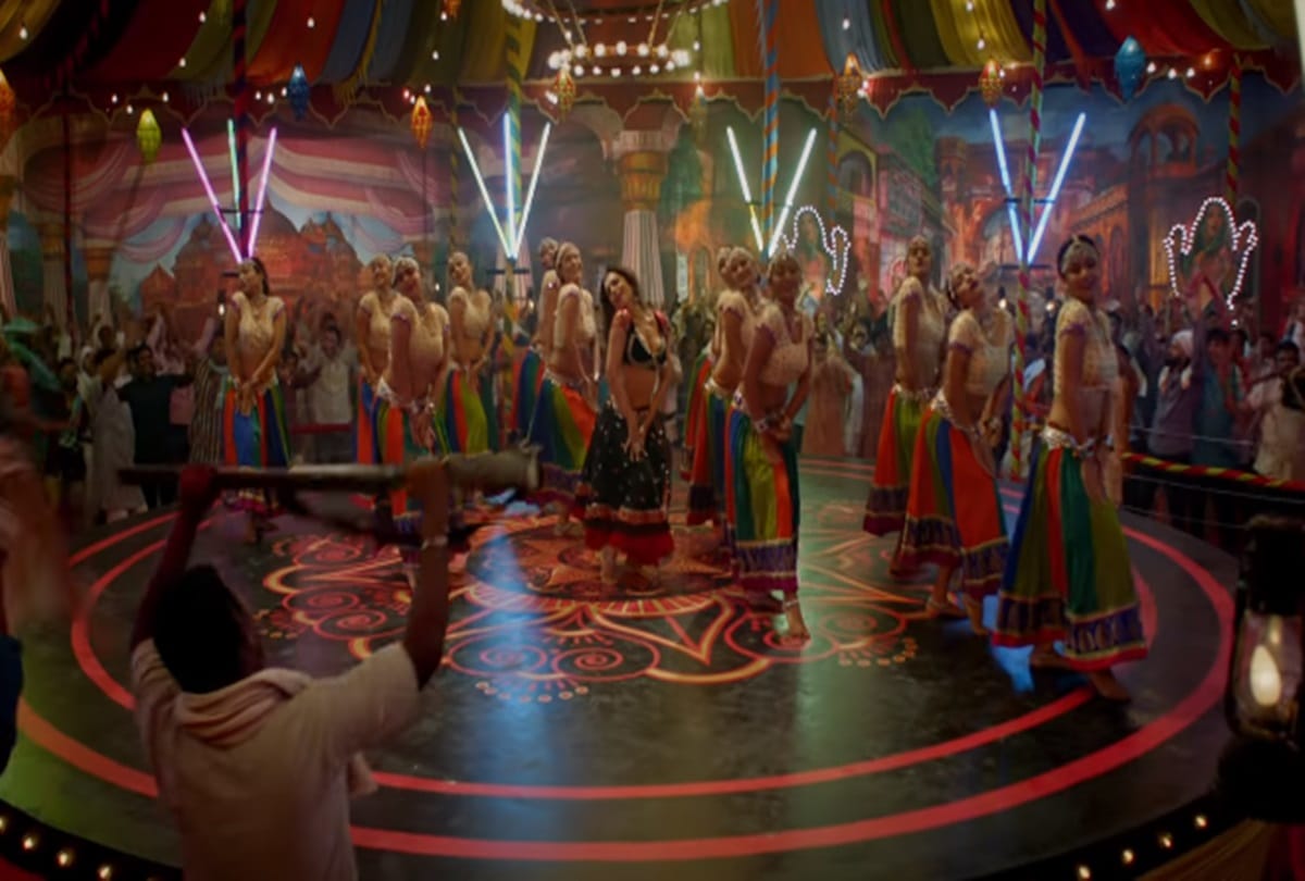 malaika arora dance number Hello Hello Sanya Malhotra starrer film Pataakha
