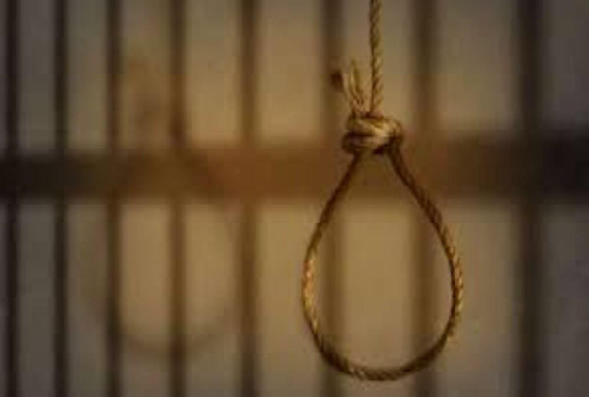 19 year prisoner hanged himself, transferred in another jail