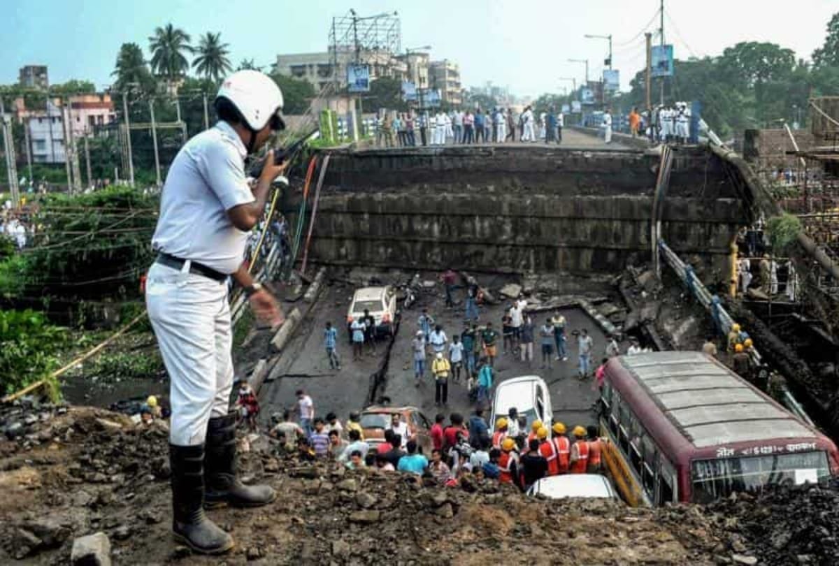 bridge collapses in kolkata: search mission continues for living people