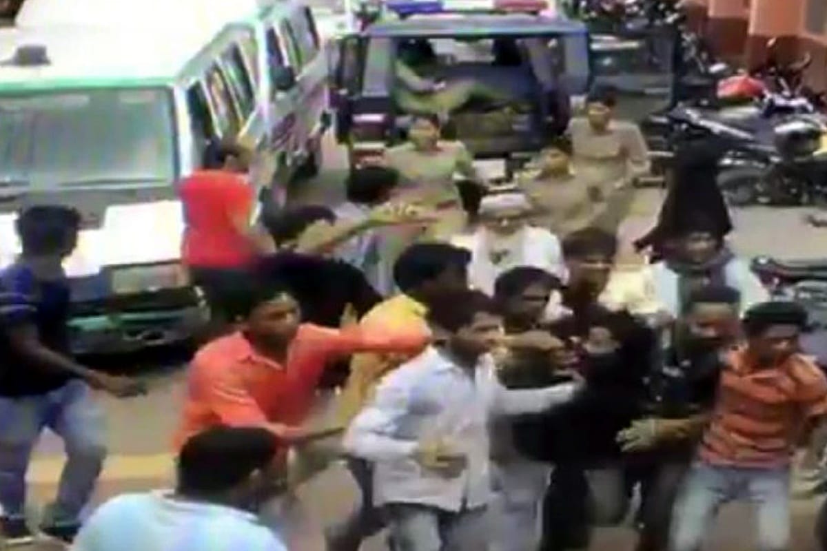 Up: kidnapping of a girl from police custudy by attacking in muzaffarnagar see in pics