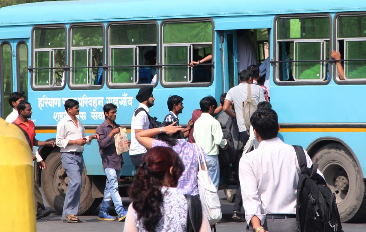 Midnight robbery, sensation in AC bus coming from Lucknow