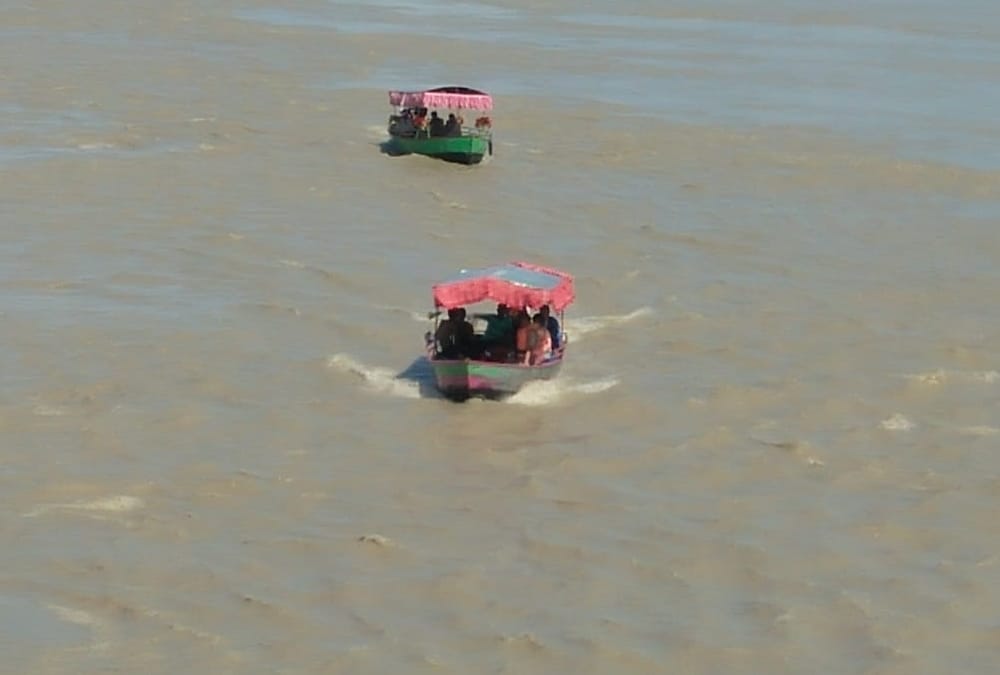A boat get drowned in sarayu river in ayodhya.