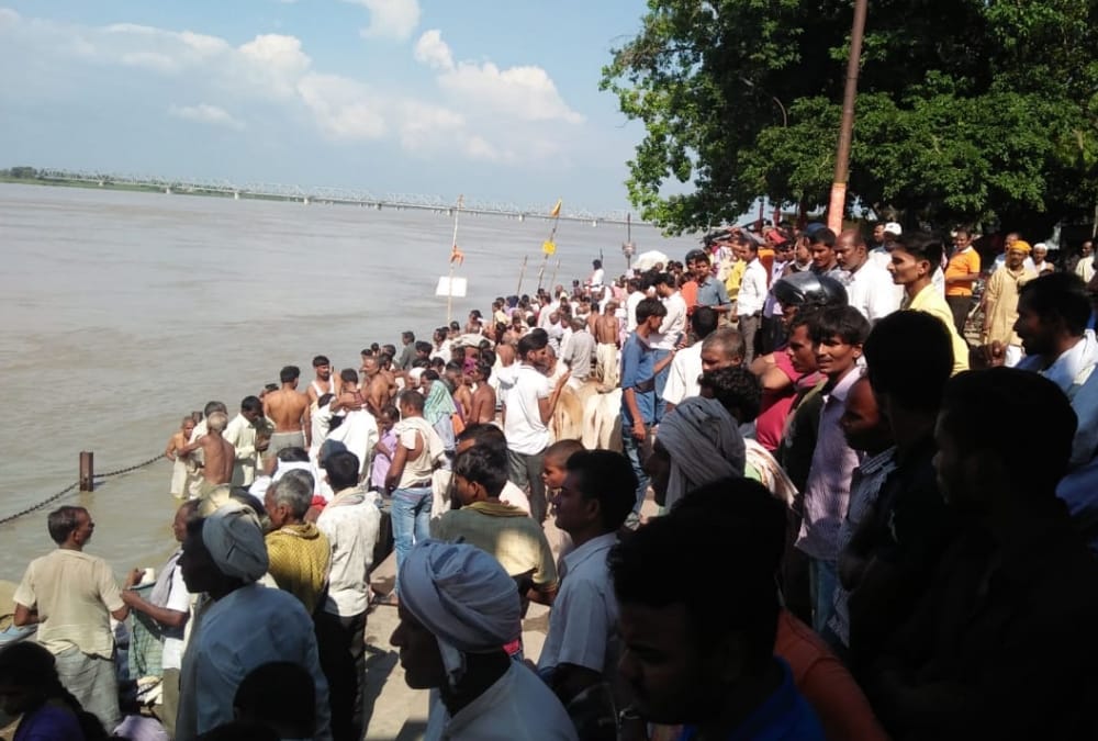 A boat get drowned in sarayu river in ayodhya.