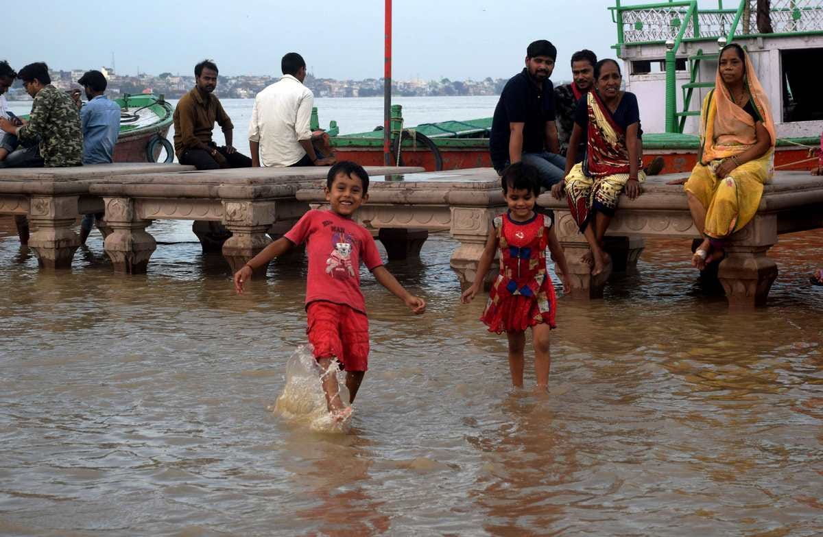 Ganga water level cross assi ghat people in fear