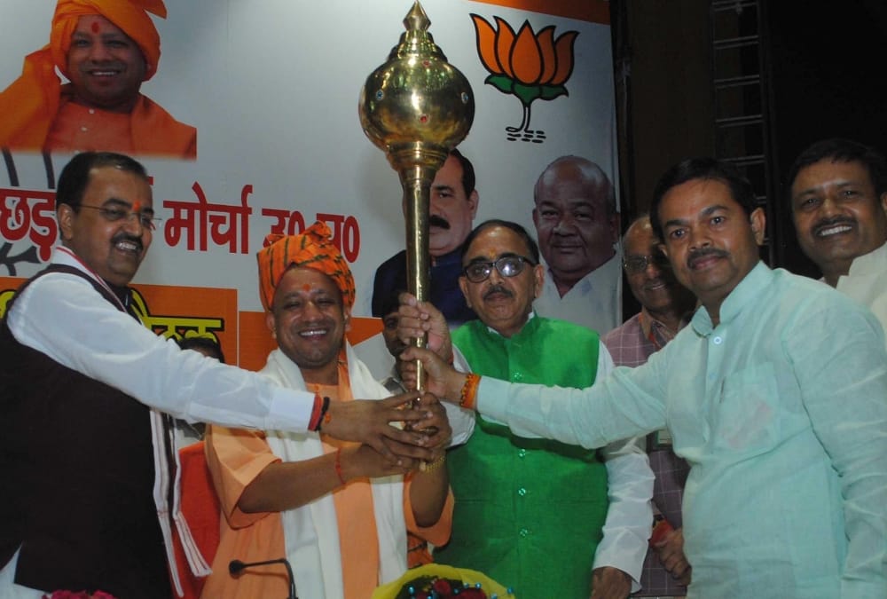 yogi adityanath attacks on rahul gandhi.