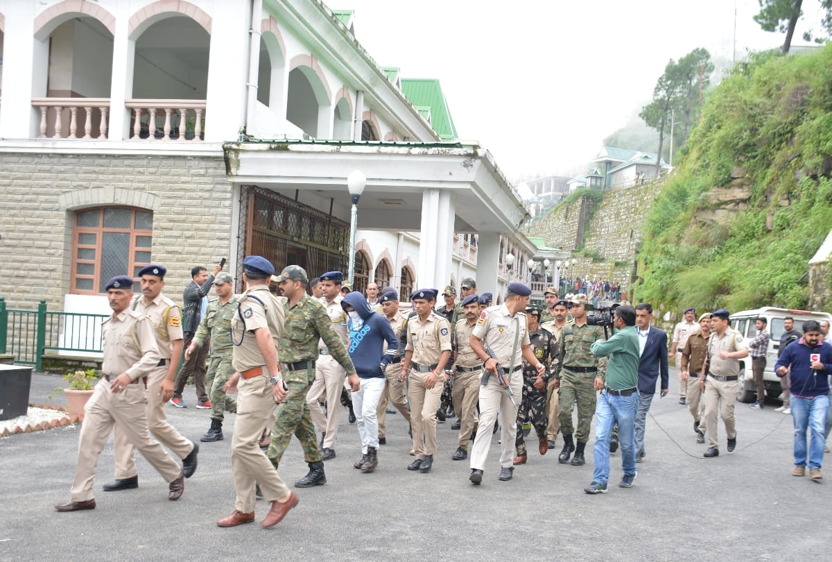 अदालत परिसर माहौल