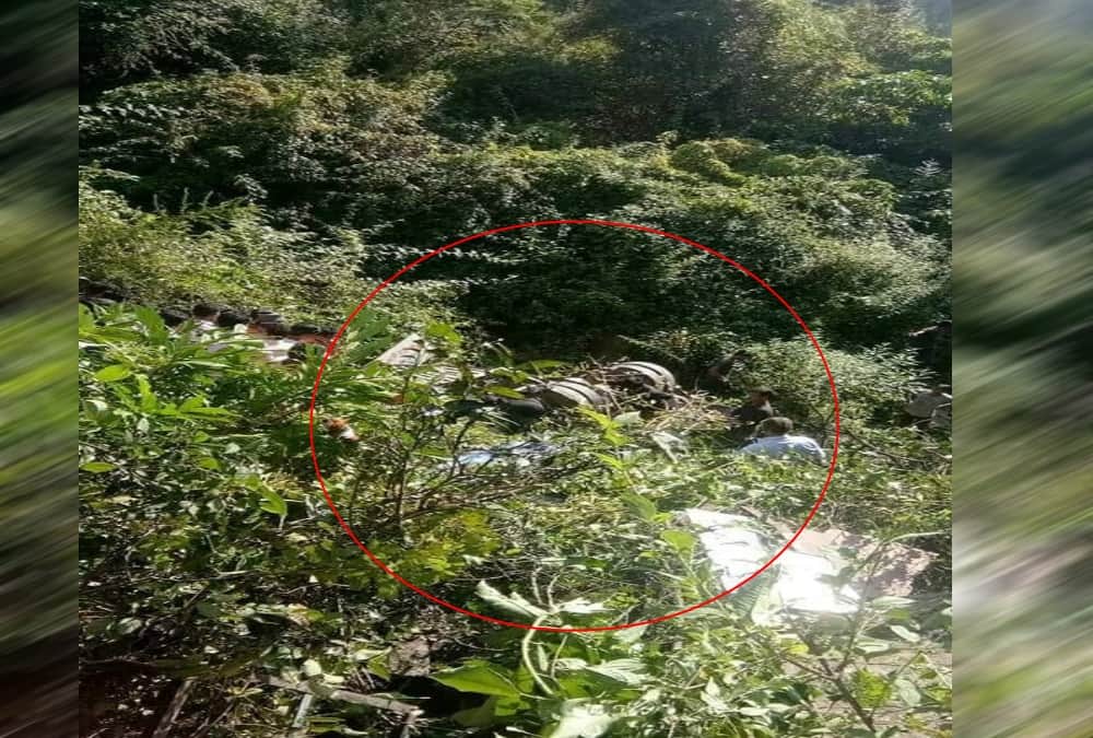 Dead body rescue Horrible Photos of Bus Accident in ramnagar