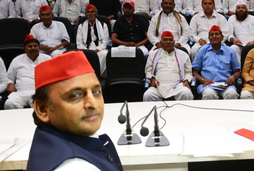 akhilesh yadav in sainik prakoshth meeting in lucknow.