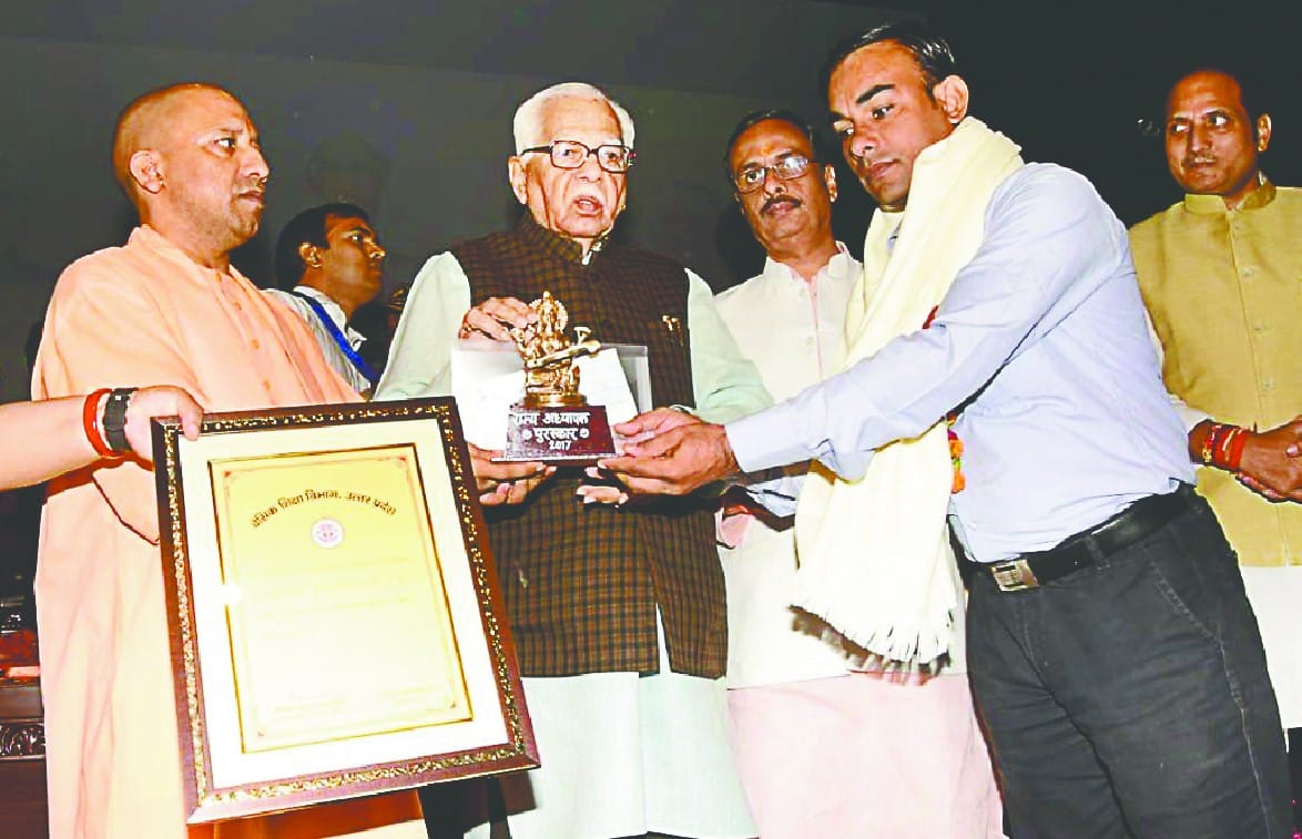 Teacher Omvir gets state teacher award