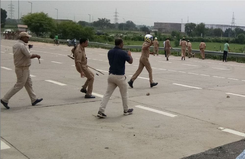bharat bandh Protesters pelted stones in khandoli agra