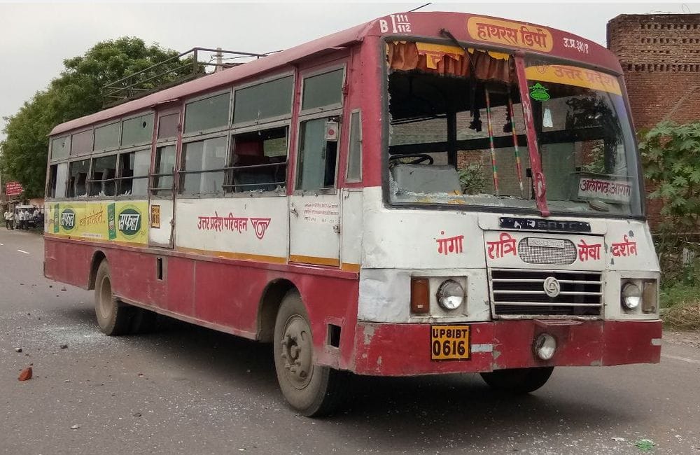 bharat bandh Protesters pelted stones in khandoli agra